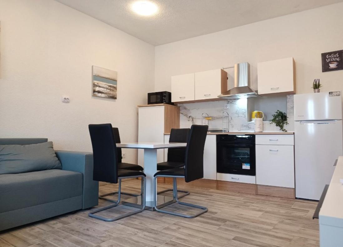 Apartman Kastel Каштела Екстер'єр фото